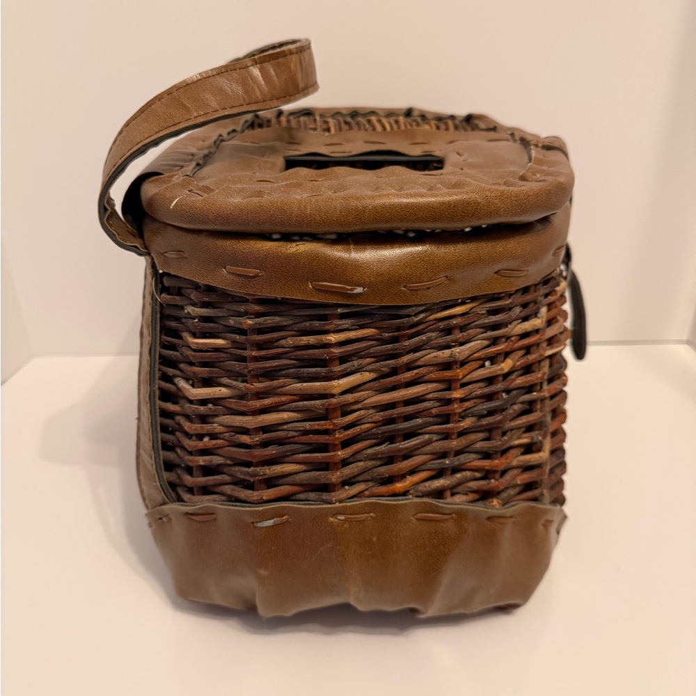 1980s Vintage Doc Seigner Woven Fishing Basket - Picture 3 of 6